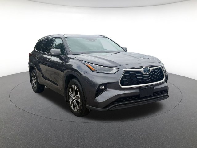 Used 2022 Toyota Highlander Hybrid XLE SUV