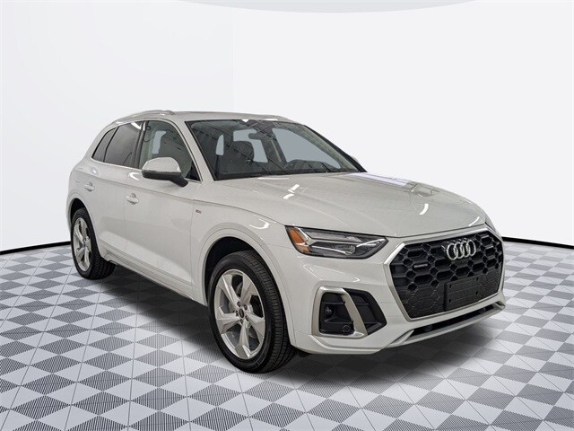 2025 Audi Q5 45 S line Premium Plus photo 2