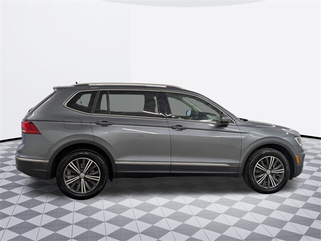 2019 Volkswagen Tiguan SEL photo 4
