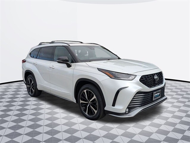 2022 Toyota Highlander XSE photo 3