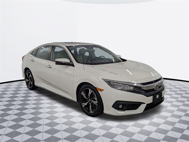 2017 Honda Civic Touring photo 3
