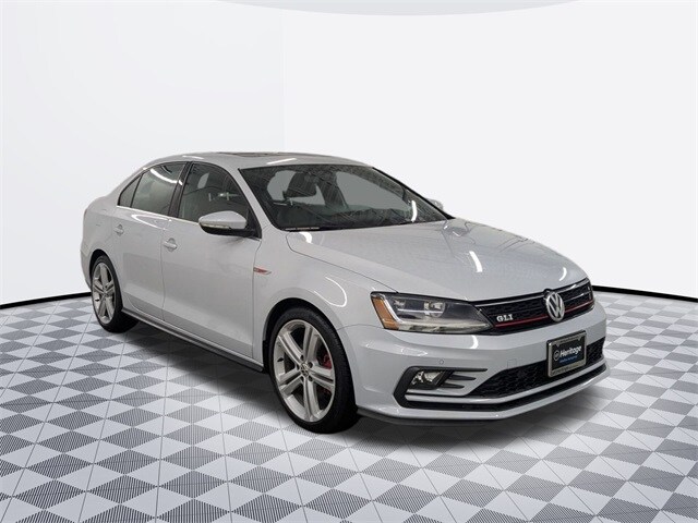 2017 Volkswagen Jetta GLI GLS photo 3