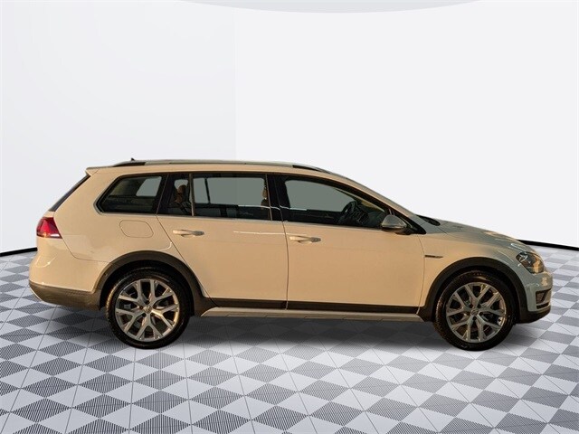 2017 Volkswagen Golf Alltrack TSI SEL photo 4