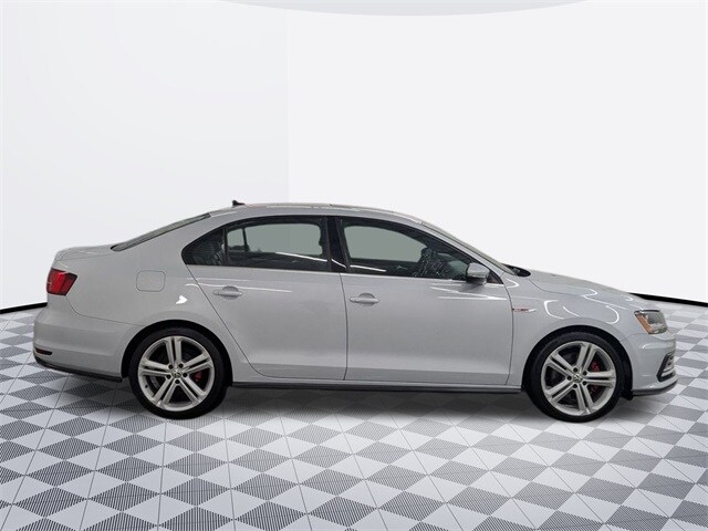2017 Volkswagen Jetta GLI GLS photo 2