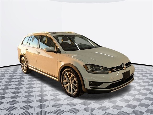 2017 Volkswagen Golf Alltrack TSI SEL photo 3
