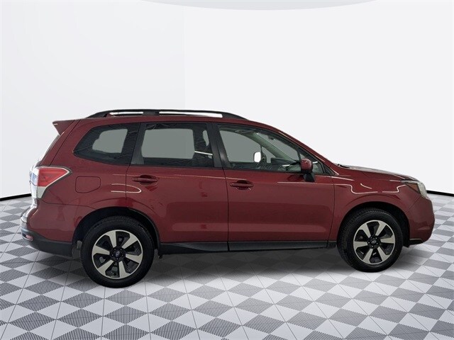 2017 Subaru Forester 2.5i Premium photo 3