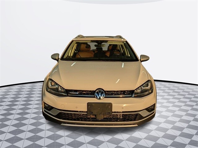 2017 Volkswagen Golf Alltrack TSI SEL photo 2