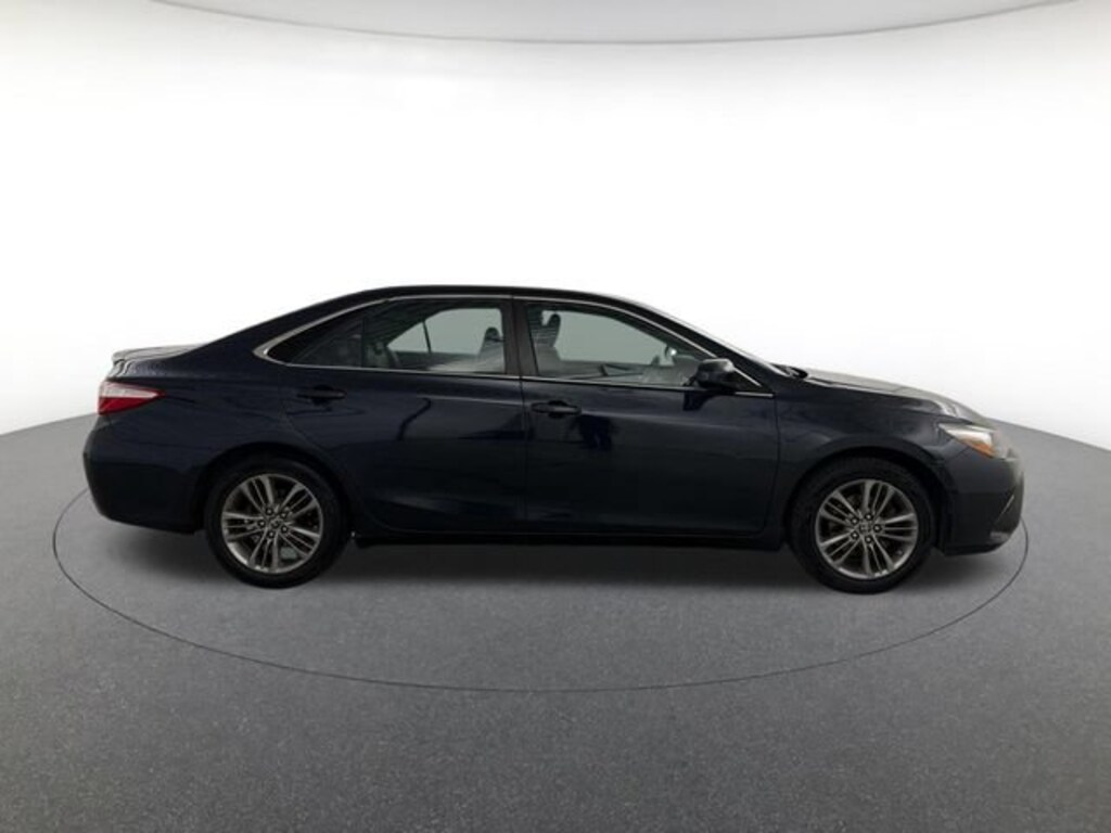 Used 2016 Toyota Camry SE Sedan
