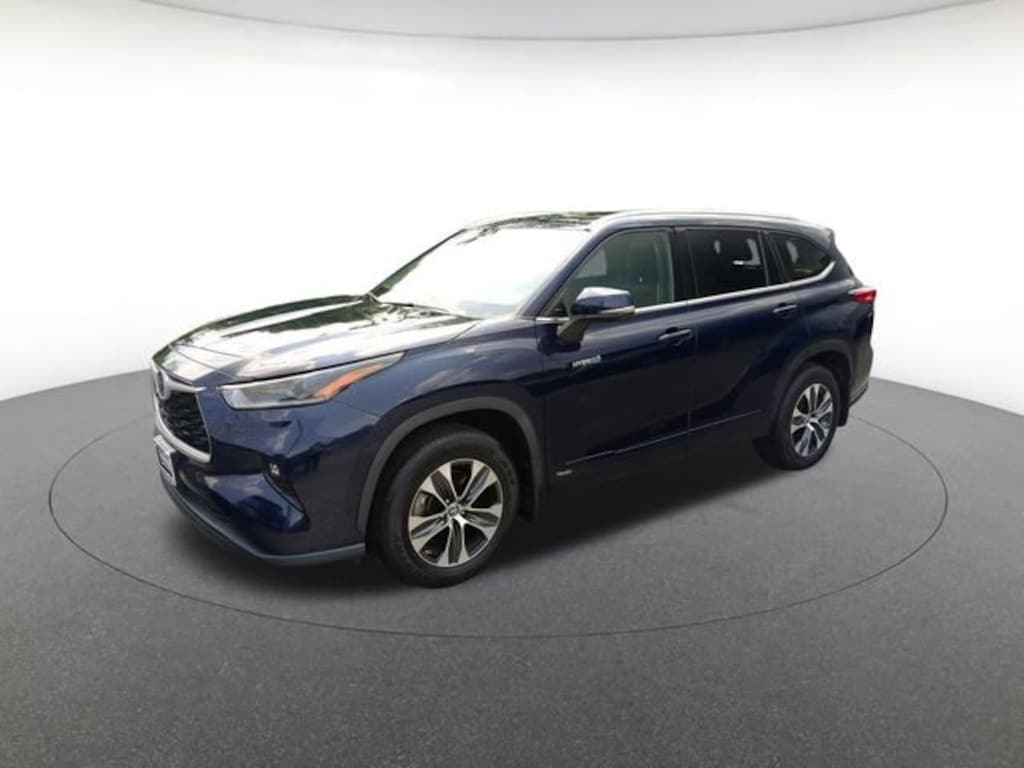 Used 2021 Toyota Highlander Hybrid XLE Sport Utility