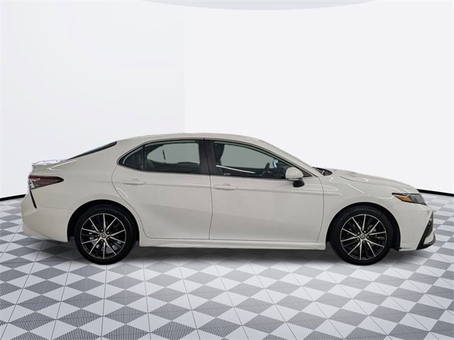 2024 Toyota Camry SE photo 4