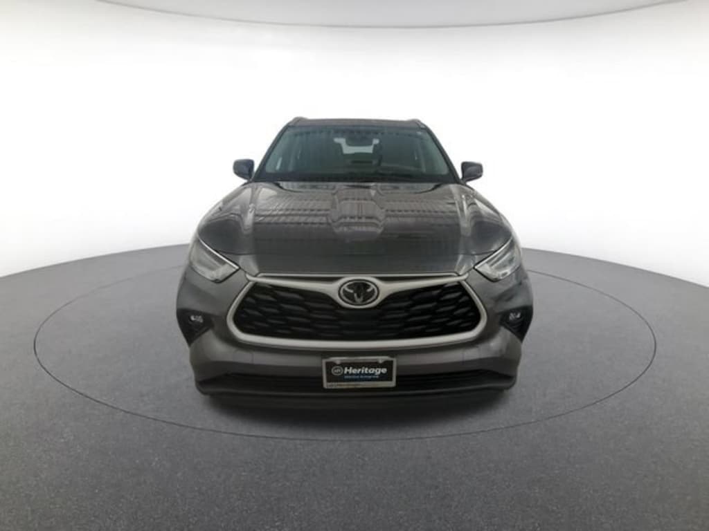 Used 2025 Toyota Highlander Hybrid XLE Sport Utility