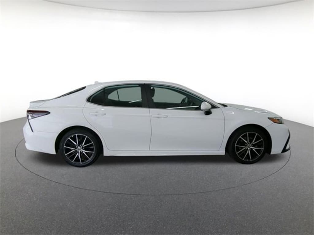 Used 2022 Toyota Camry SE Sedan