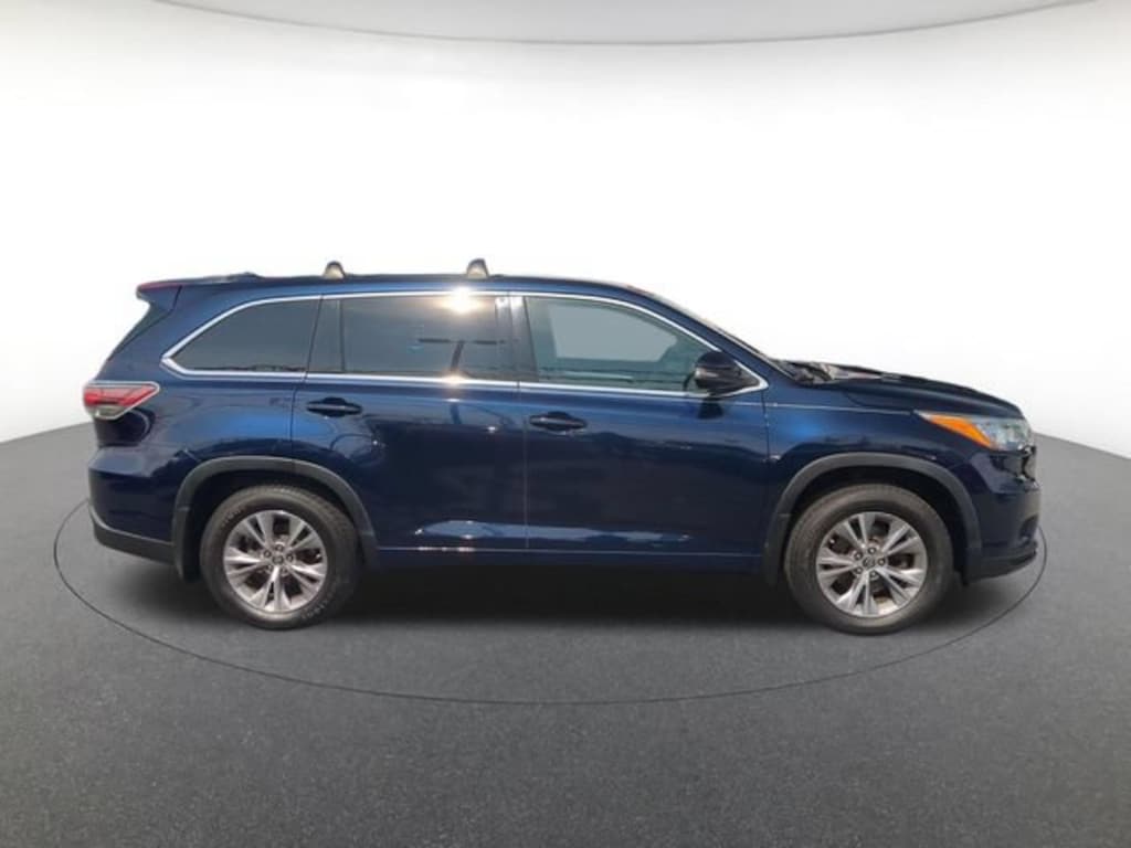 Used 2016 Toyota Highlander LE Plus V6 Sport Utility