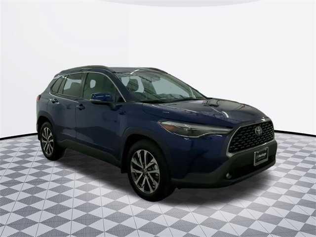 2023 Toyota Corolla Cross XLE photo 3