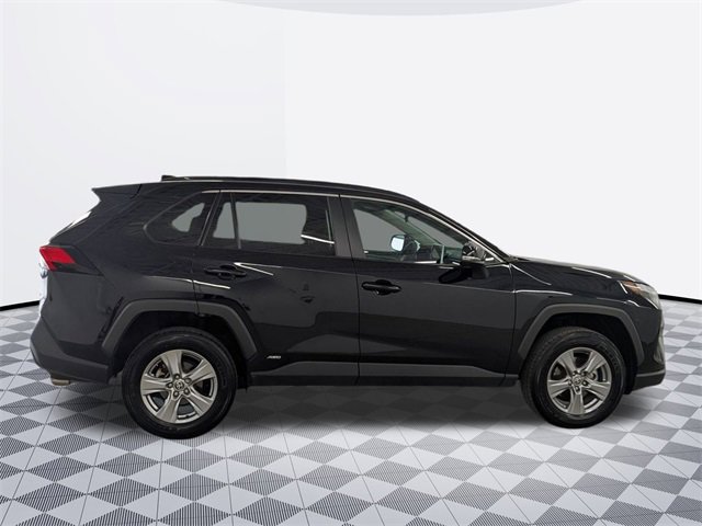 2024 Toyota RAV4 Hybrid XLE photo 4