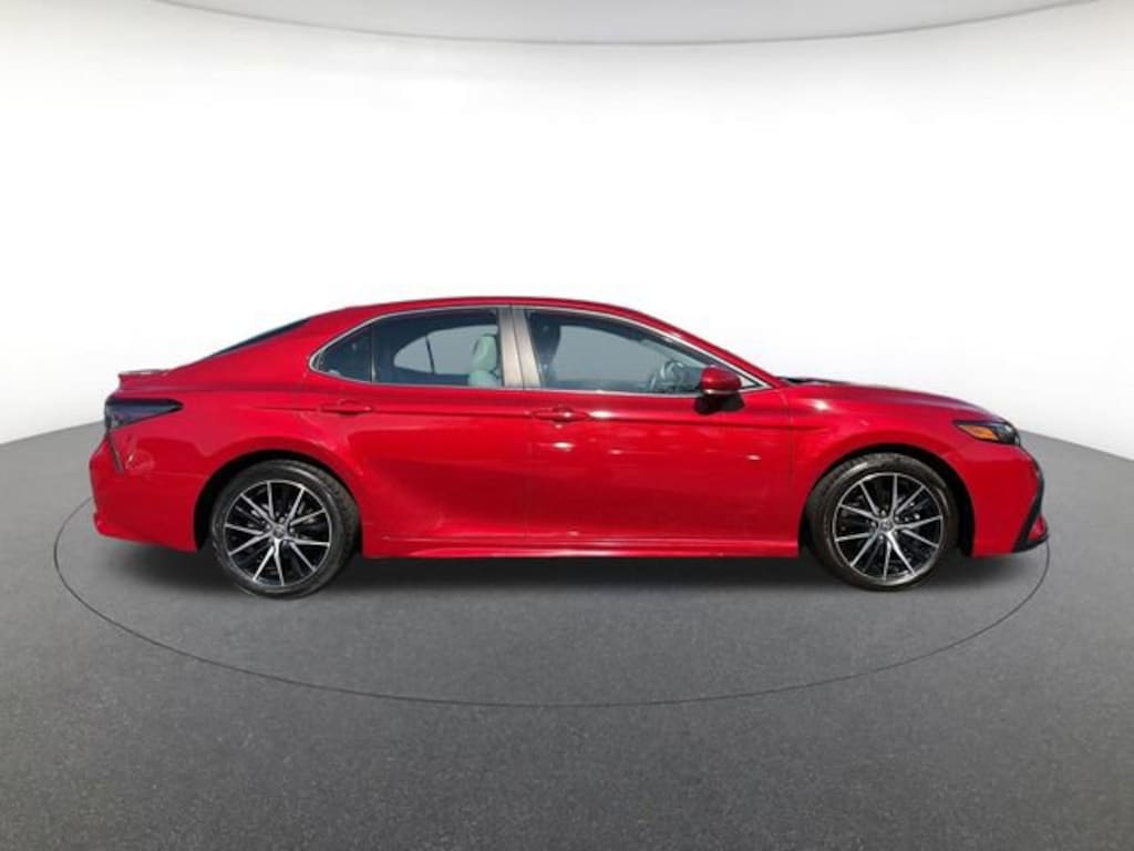 Used 2022 Toyota Camry SE Sedan