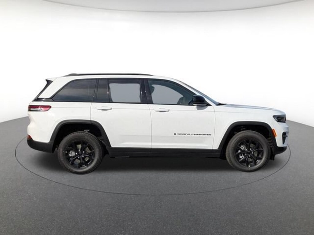 Used 2025 Jeep Grand Cherokee Altitude X Sport Utility