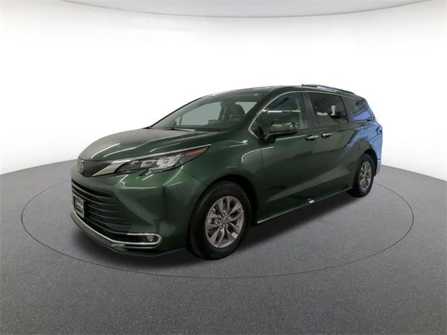 2024 Toyota Sienna XLE's photo