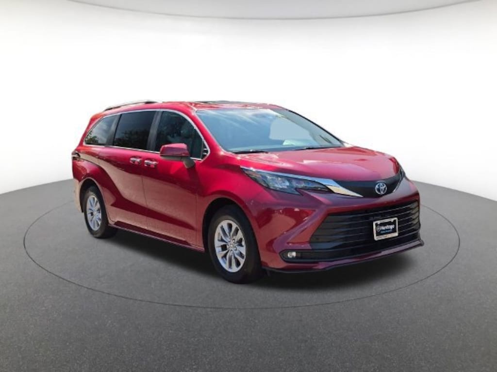 Used 2025 Toyota Sienna XLE Passenger Van