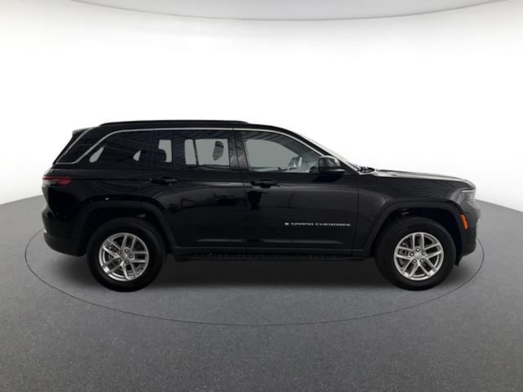 Used 2025 Jeep Grand Cherokee Laredo X Sport Utility