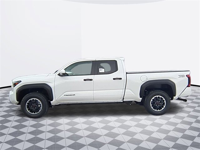 2025 Toyota Tacoma TRD Off-Road photo 2