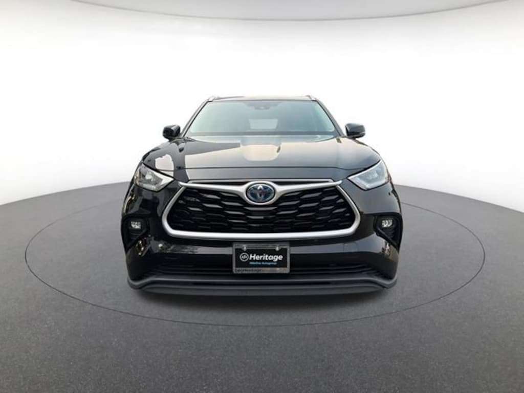 Used 2020 Toyota Highlander Hybrid XLE Sport Utility