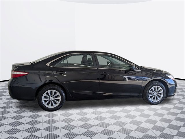 2017 Toyota Camry LE photo 4