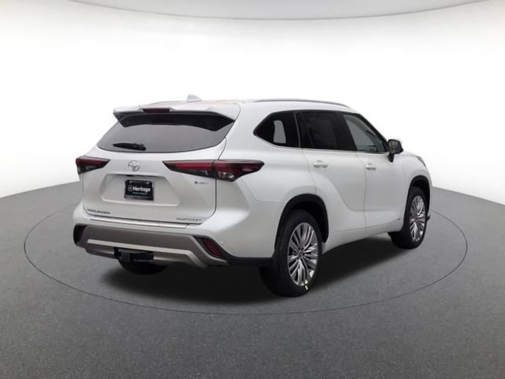 New 2026 Toyota Highlander Hybrid Platinum SUV