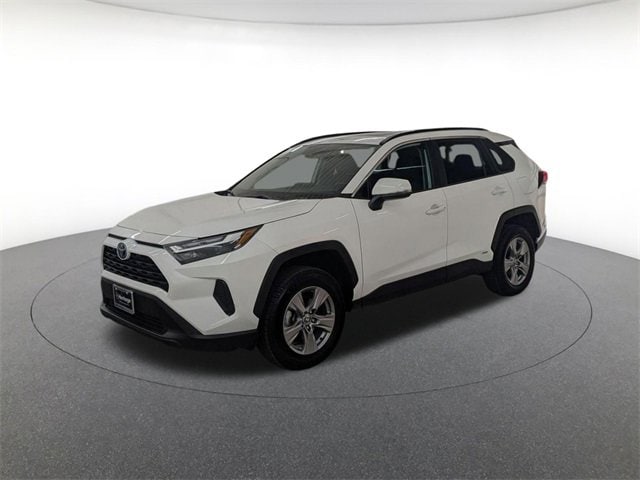 2024 Toyota RAV4 XLE's photo