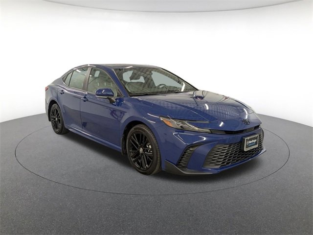 2025 Toyota Camry SE photo 3