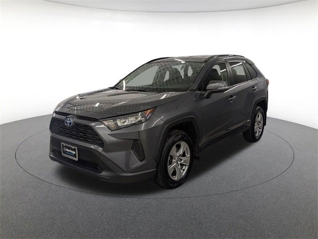 2022 Toyota RAV4 LE's photo