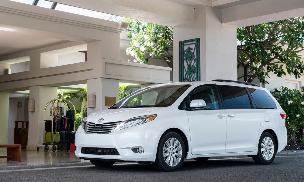 2017-Toyota-Sienna-Review-Header-resize.jpg