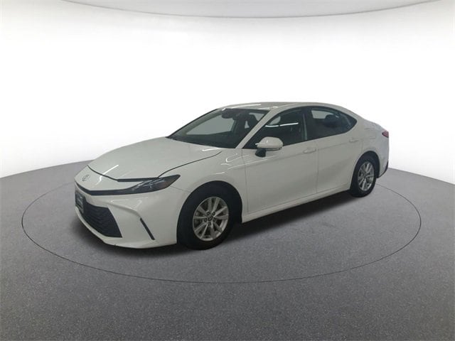 2025 Toyota Camry LE's photo