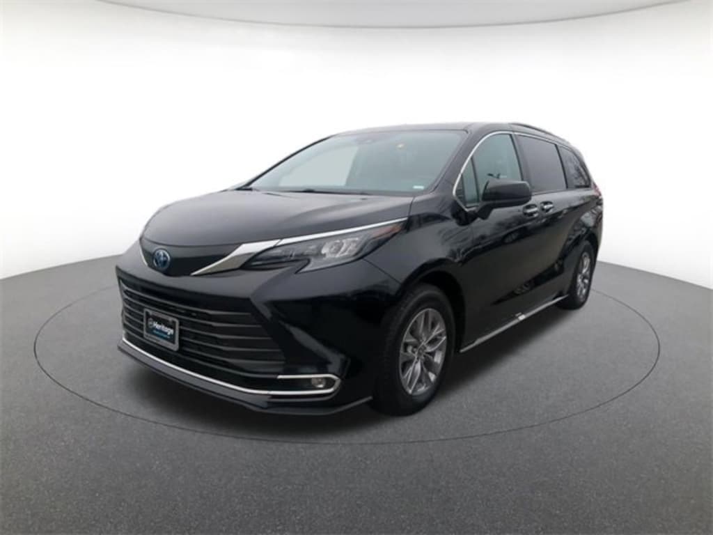Used 2024 Toyota Sienna XLE Passenger Van