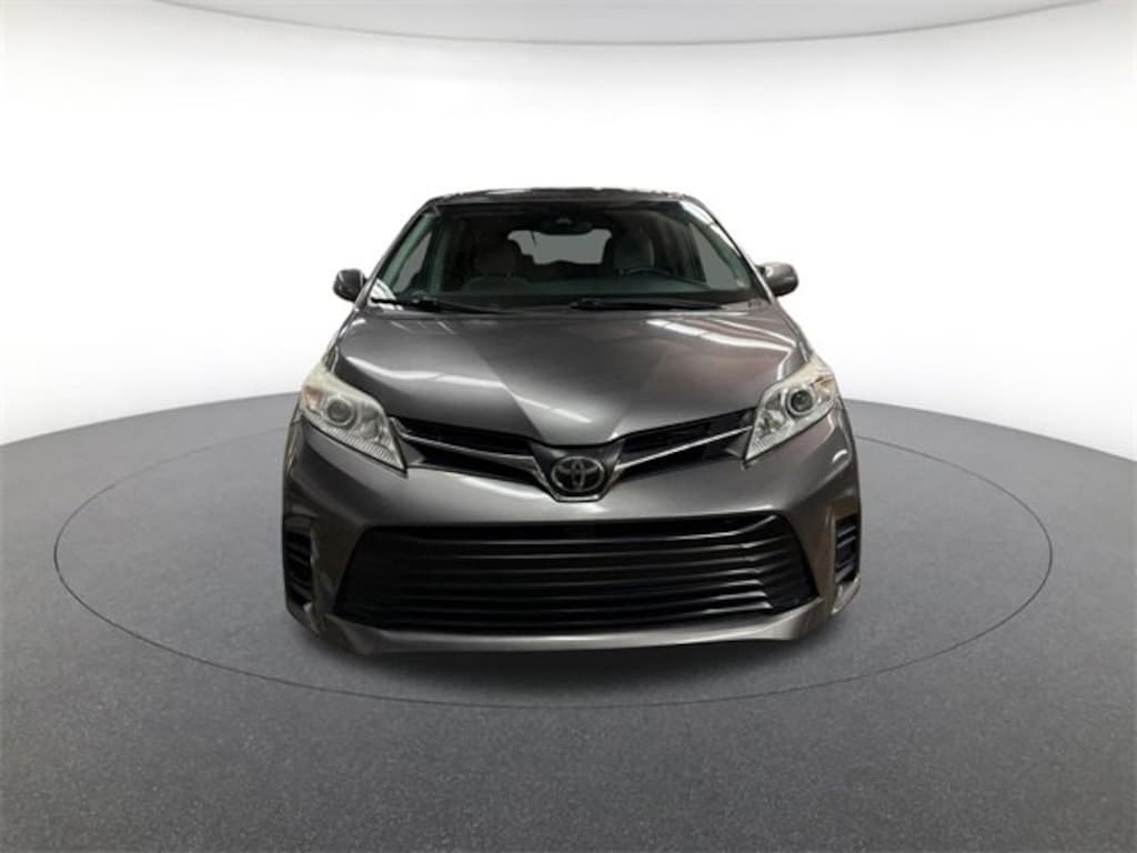 Used 2018 Toyota Sienna LE Passenger Van