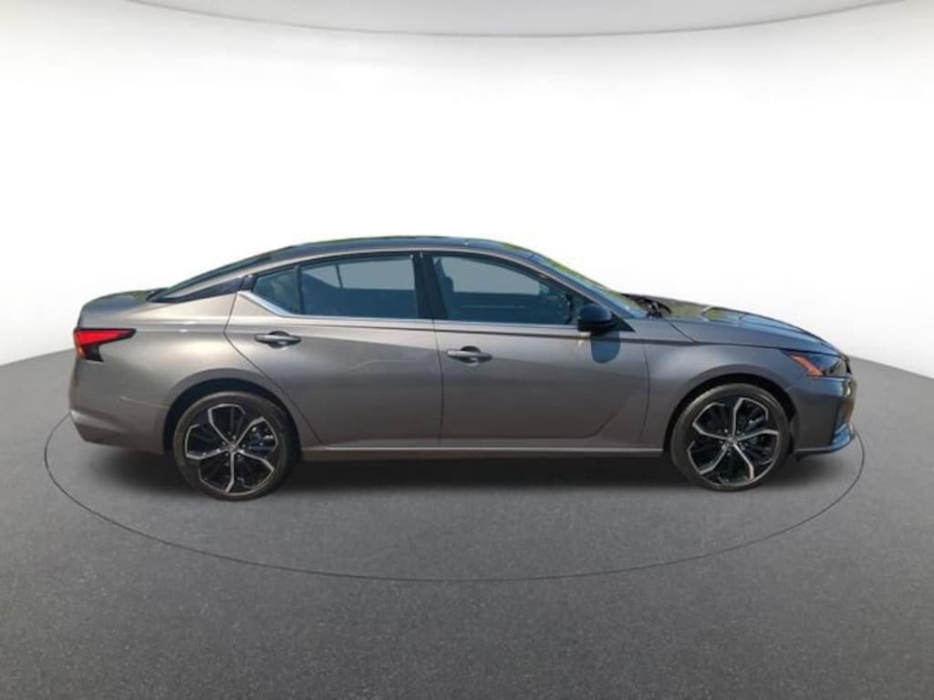 Used 2025 Nissan Altima 2.5 SR Sedan