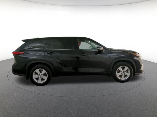 Used 2022 Toyota Highlander LE Sport Utility