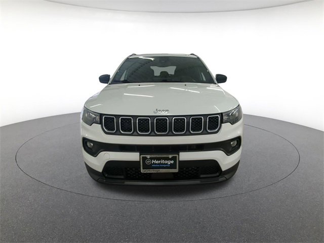 2023 Jeep Compass Latitude photo 2