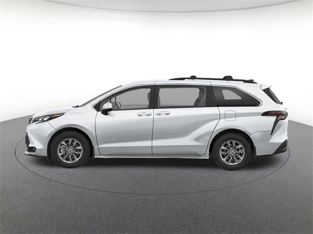 2026 Toyota Sienna XLE photo 3