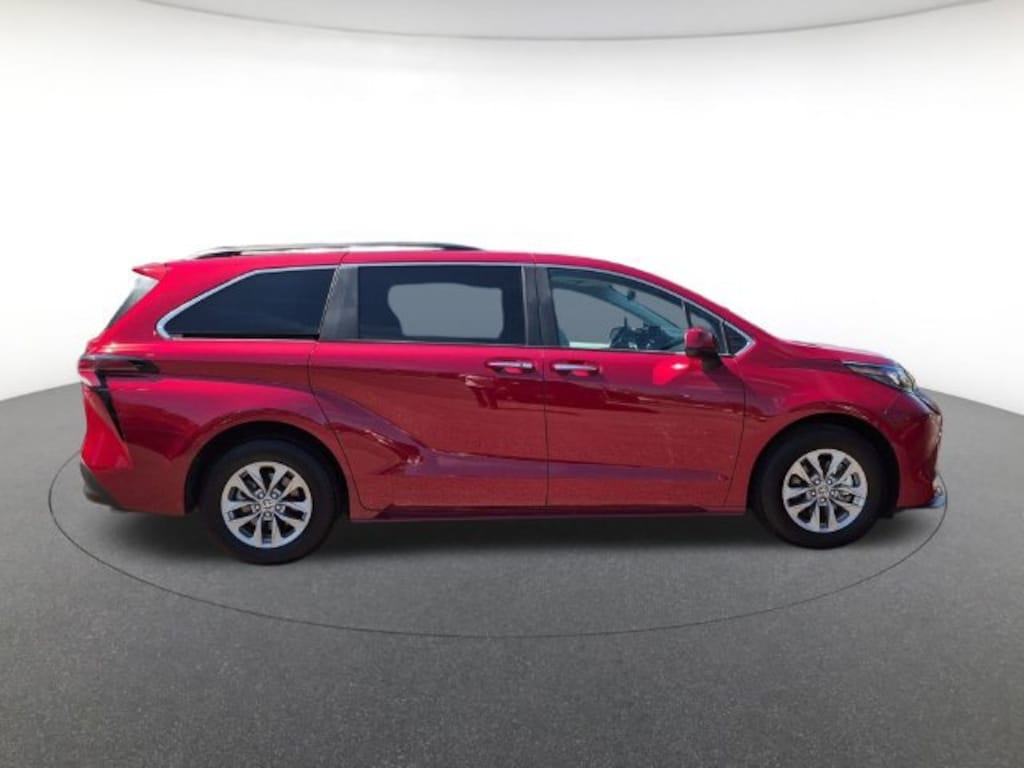 Used 2025 Toyota Sienna XLE Passenger Van
