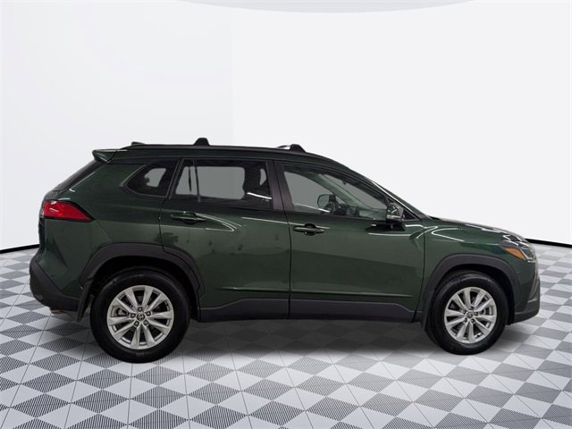2022 Toyota Corolla Cross LE photo 2