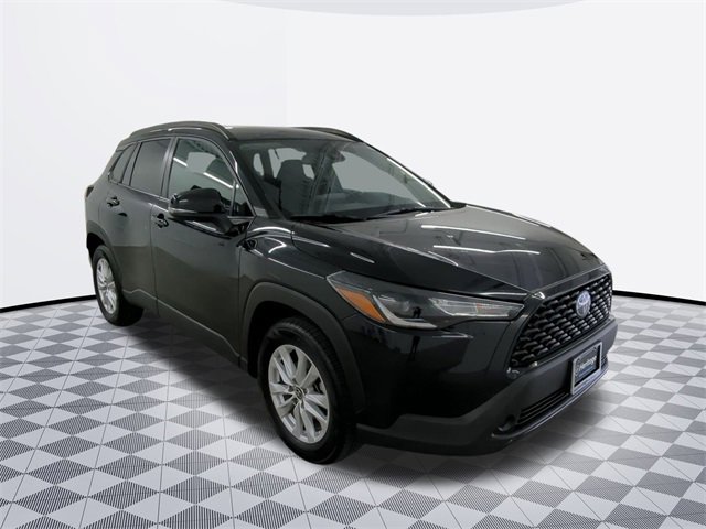2022 Toyota Corolla Cross LE photo 3