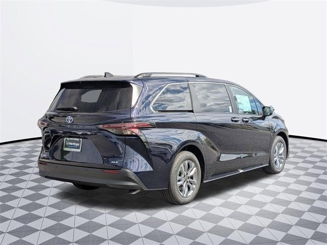 2025 Toyota Sienna XLE photo 4