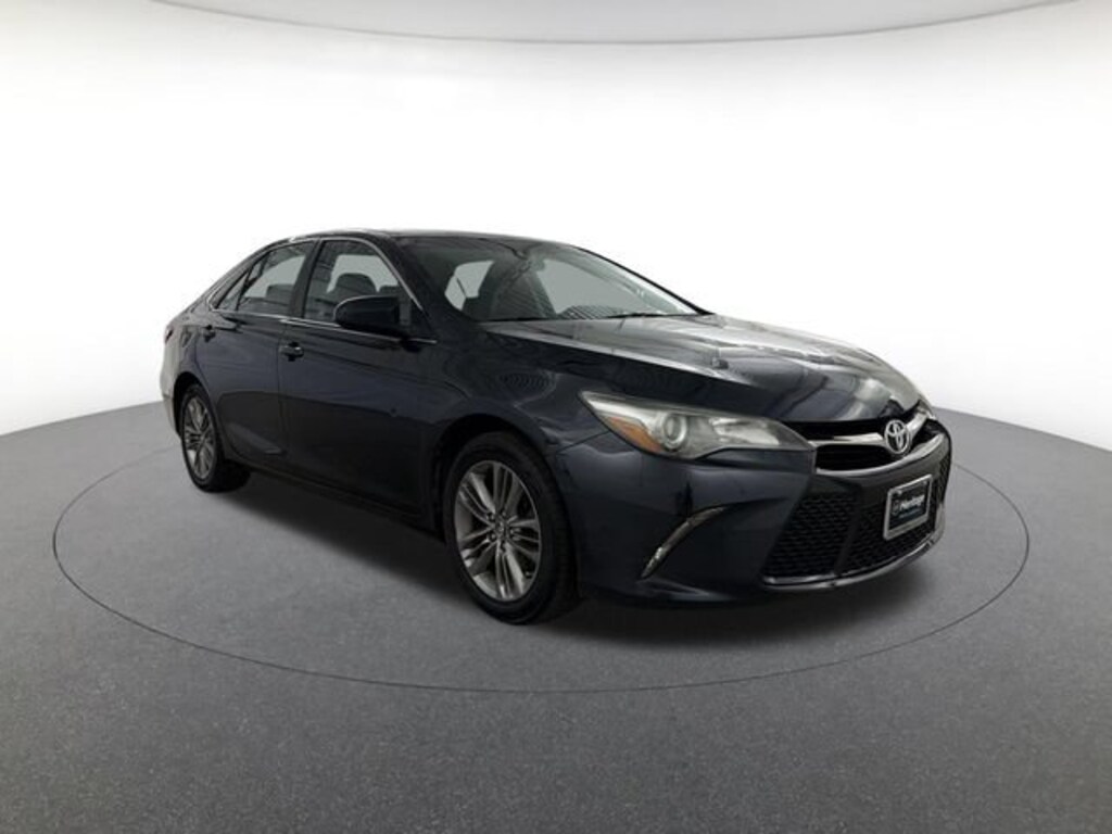 Used 2016 Toyota Camry SE Sedan