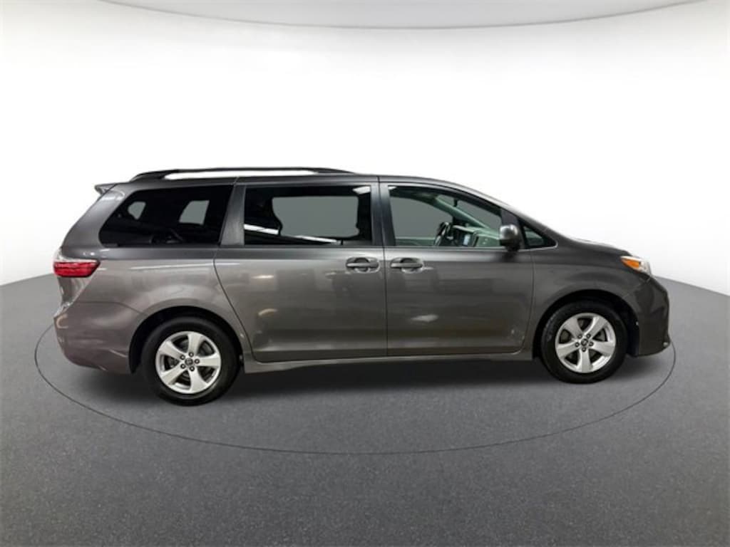 Used 2018 Toyota Sienna LE Passenger Van