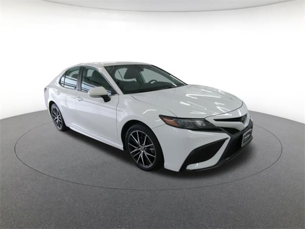 Used 2022 Toyota Camry SE Sedan