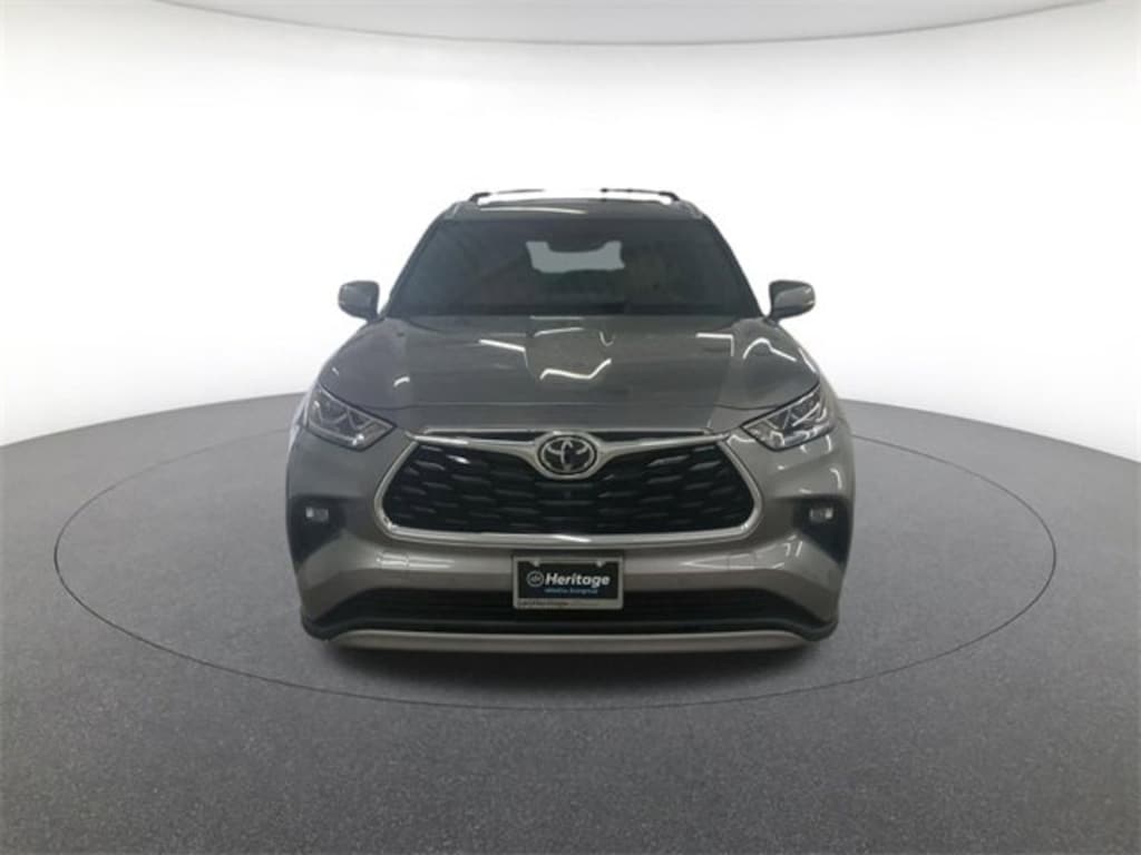 Used 2025 Toyota Highlander Hybrid Platinum Sport Utility