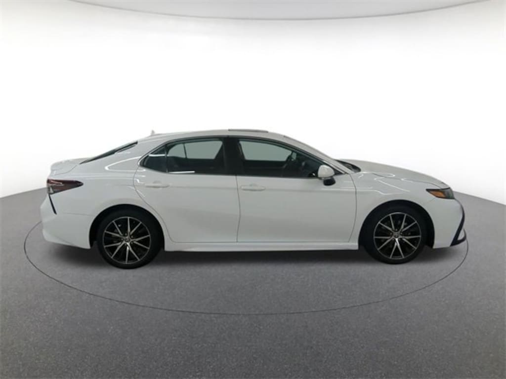 Used 2022 Toyota Camry SE Sedan