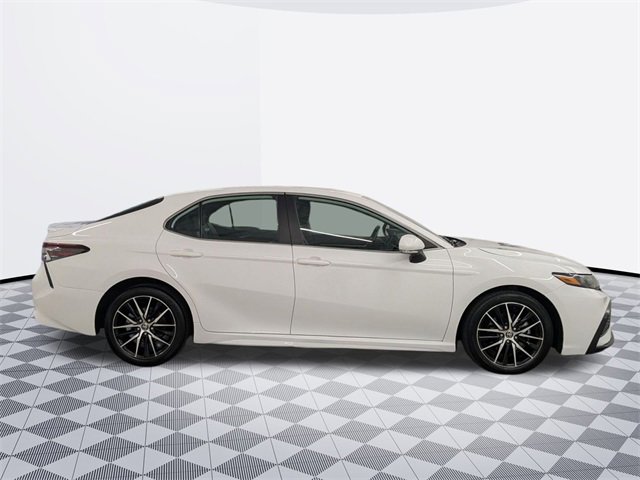 2023 Toyota Camry SE photo 4