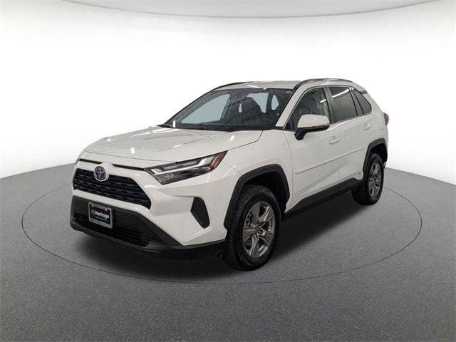 2024 Toyota RAV4 LE's photo